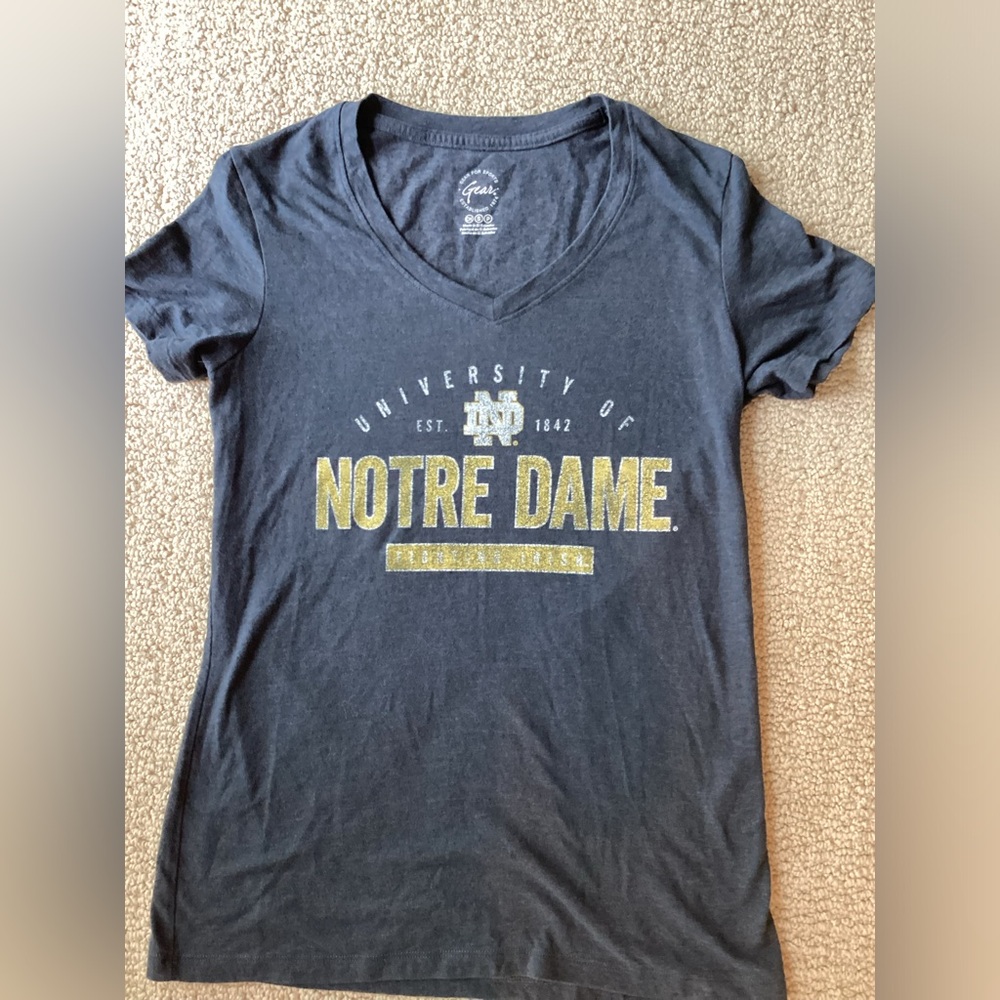 Ladies Size S Notre Dame V neck T-shirt
